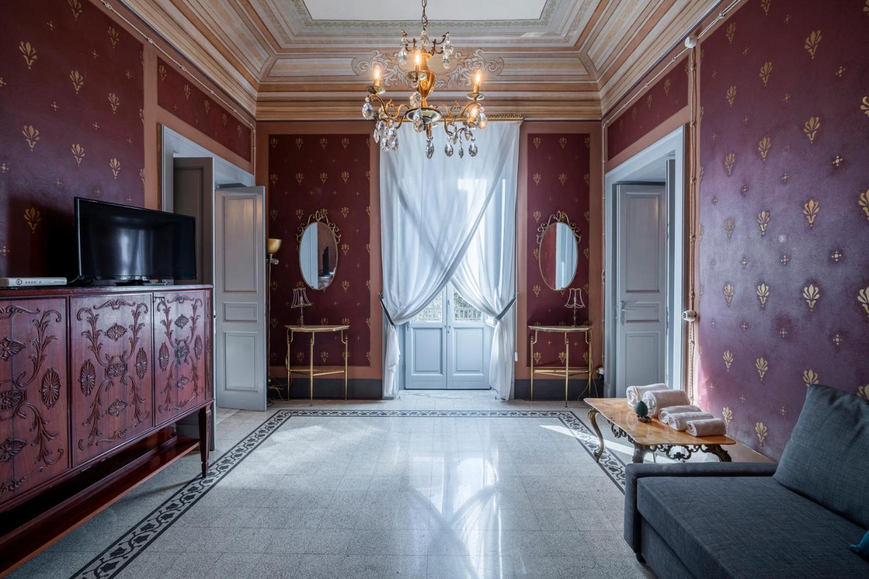 360Me Palace Мессина Экстерьер фото